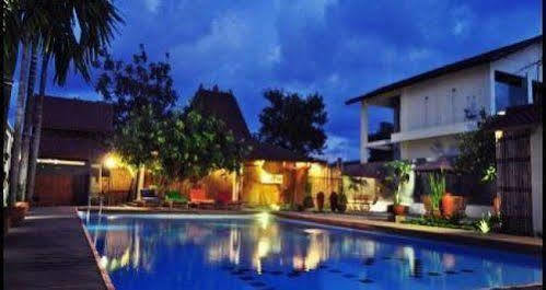 Cantya Hotel Yogyakarta Exterior photo