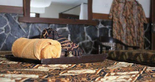 Cantya Hotel Yogyakarta Exterior photo